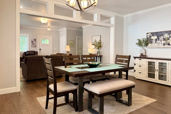 Enjoy a comfortable stay in this modern 3-bedroom, 3-bathroom single-level home in Midtown Coeur d’Alene. The open-concept space features a fully equipped kitchen, cozy living room with a gas fireplace and Smart TV, plus a private backyard with BBQ. Set in a quiet neighborhood near downtown, cafés, shops, and the lakefront. With a private 2-car garage, central AC, and in-home laundry, it’s a great home base for your Coeur d’Alene getaway!