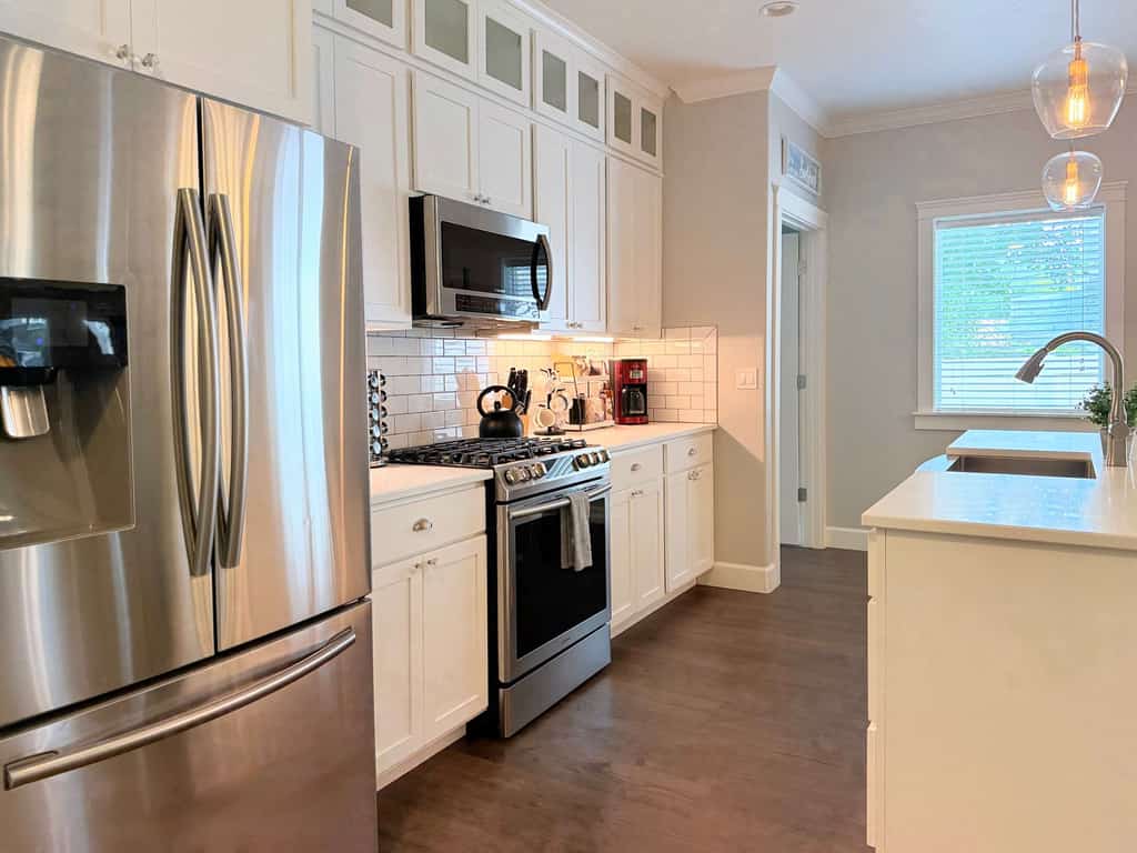 Enjoy a comfortable stay in this modern 4-bedroom, 3-bathroom single-level home in Midtown Coeur d’Alene. The open-concept space features a fully equipped kitchen, cozy living room with a gas fireplace and Smart TV, plus a private backyard with BBQ. Set in a quiet neighborhood near downtown, cafés, shops, and the lakefront. With a private 2-car garage, central AC, and in-home laundry, it’s a great home base for your Coeur d’Alene getaway!