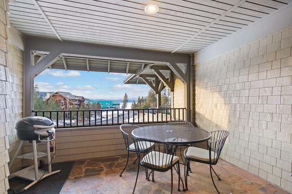 Your lakeside stay starts here, with a modern single-level condo overlooking Lake Coeur d’Alene. Take in beautiful lake and mountain views from the private balcony, or enjoy the indoor pool and direct beach access. The 2-bedroom, 2-bathroom condo also features a fully equipped kitchen, cozy fireplace, dining space, and BBQ grill—plus a prime location next to Gozzer Ranch.