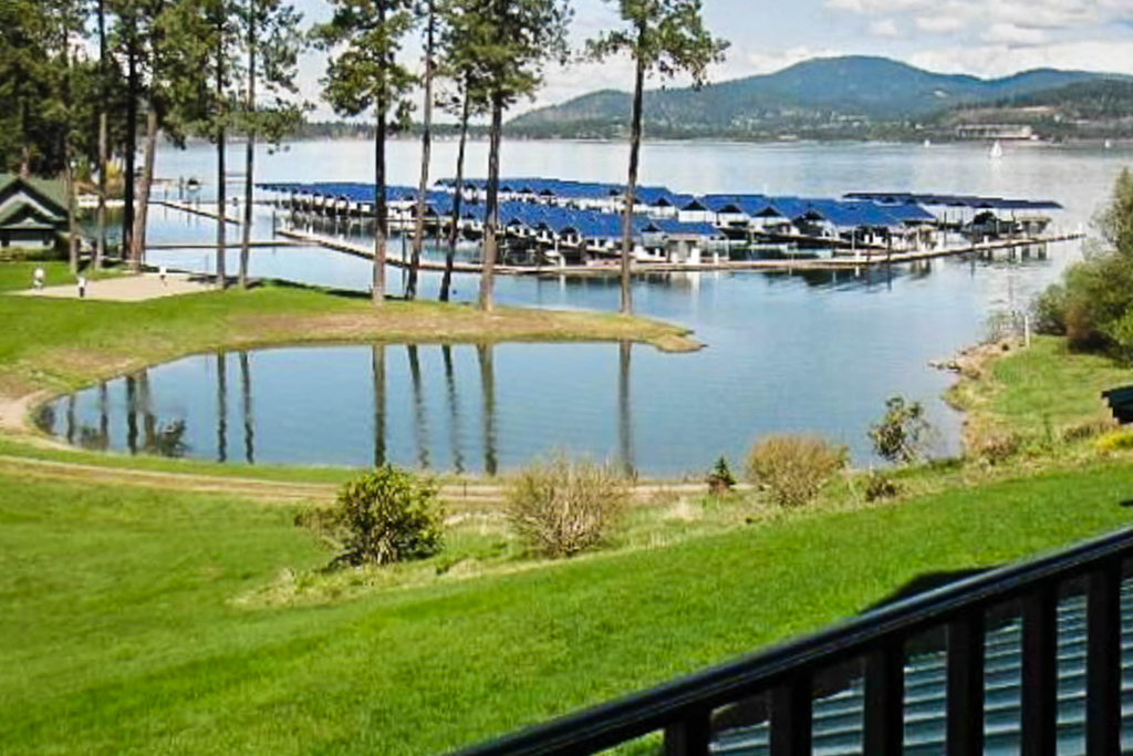 Modern Lakefront Condo with Balcony & Pool Access