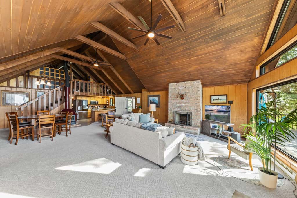 Cozy Lakefront Cabin | Private Dock, Kayaks & BBQ
