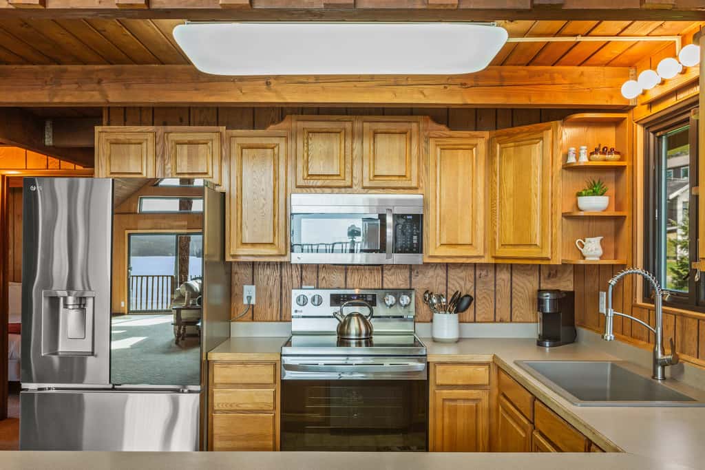 Cozy Lakefront Cabin | Private Dock, Kayaks & BBQ