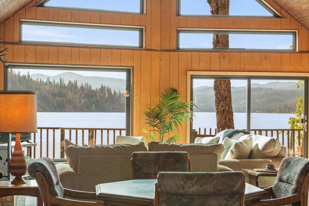 Cozy Lakefront Cabin | Private Dock, Kayaks & BBQ