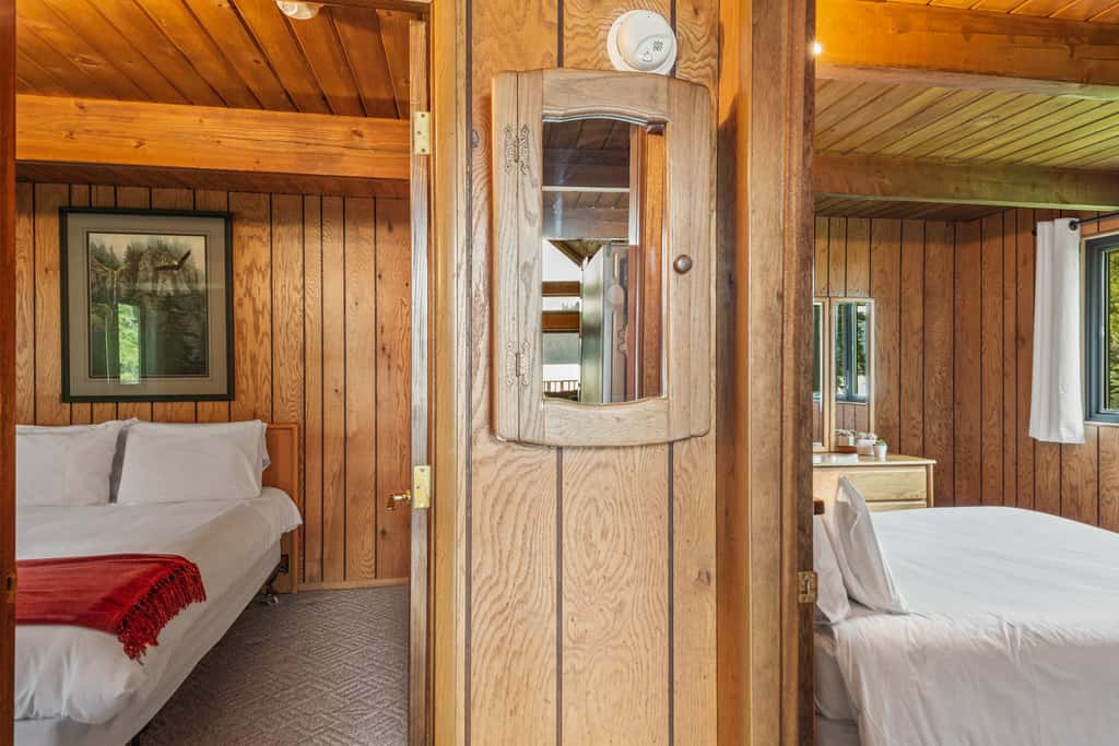 Cozy Lakefront Cabin | Private Dock, Kayaks & BBQ