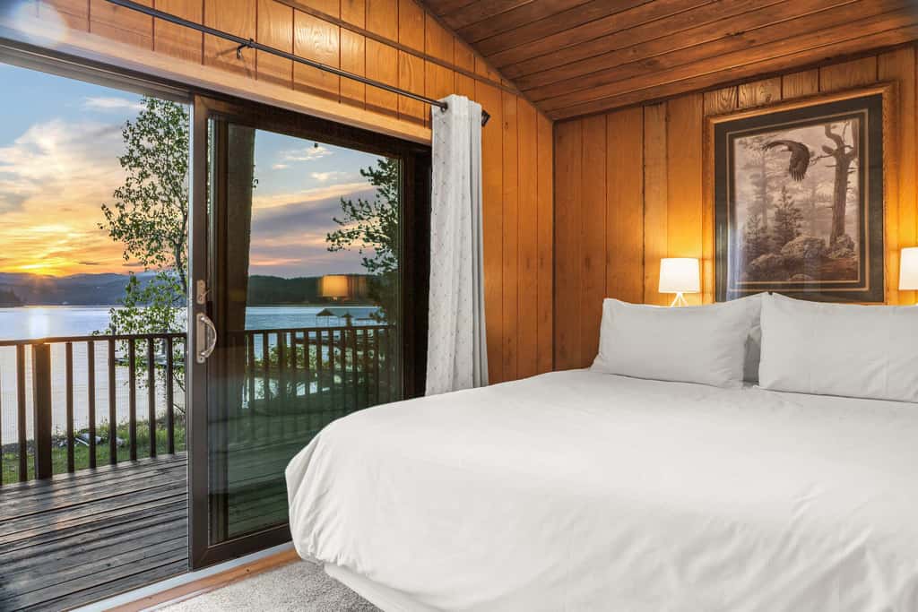 Cozy Lakefront Cabin | Private Dock, Kayaks & BBQ