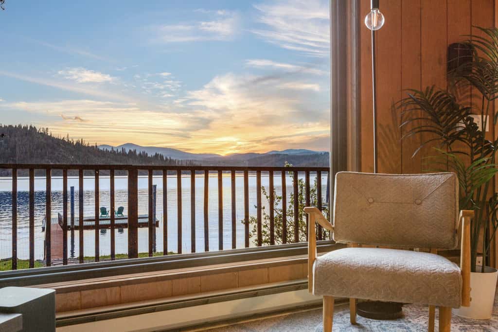 Cozy Lakefront Cabin | Private Dock, Kayaks & BBQ