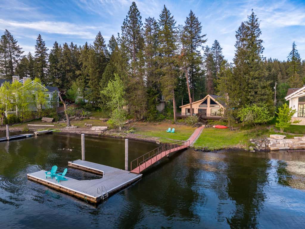 Cozy Lakefront Cabin | Private Dock, Kayaks & BBQ