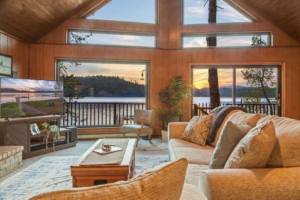 Cozy Lakefront Cabin | Private Dock, Kayaks & BBQ