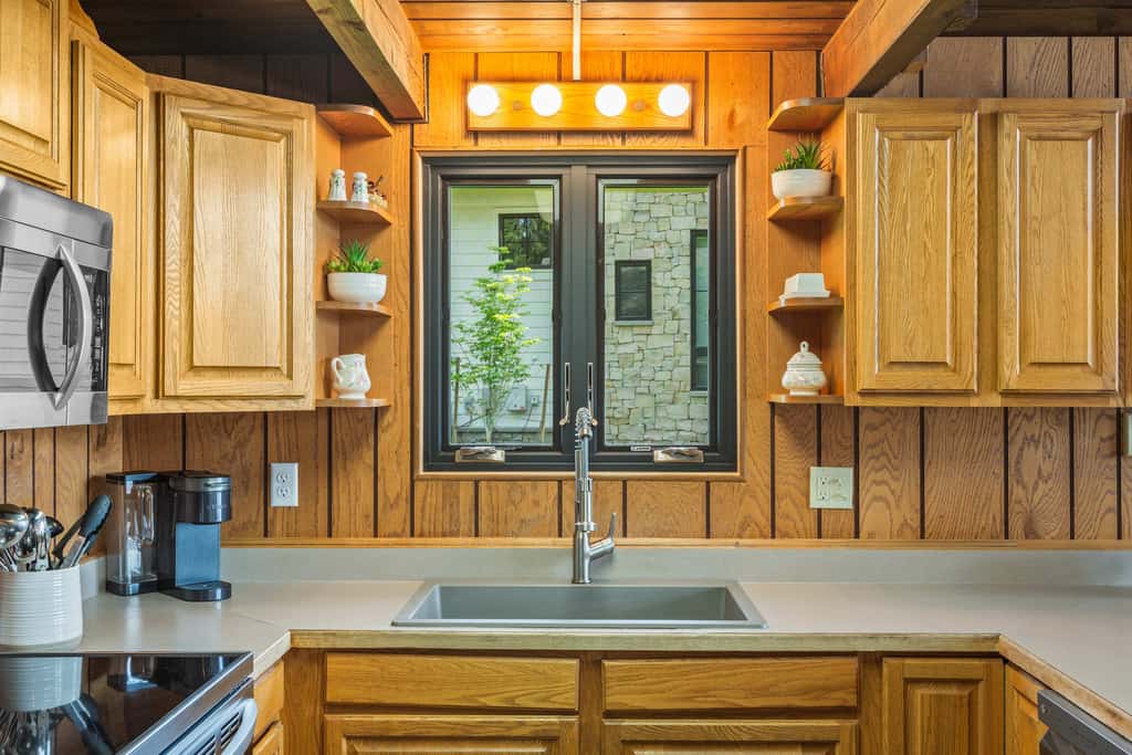 Cozy Lakefront Cabin | Private Dock, Kayaks & BBQ