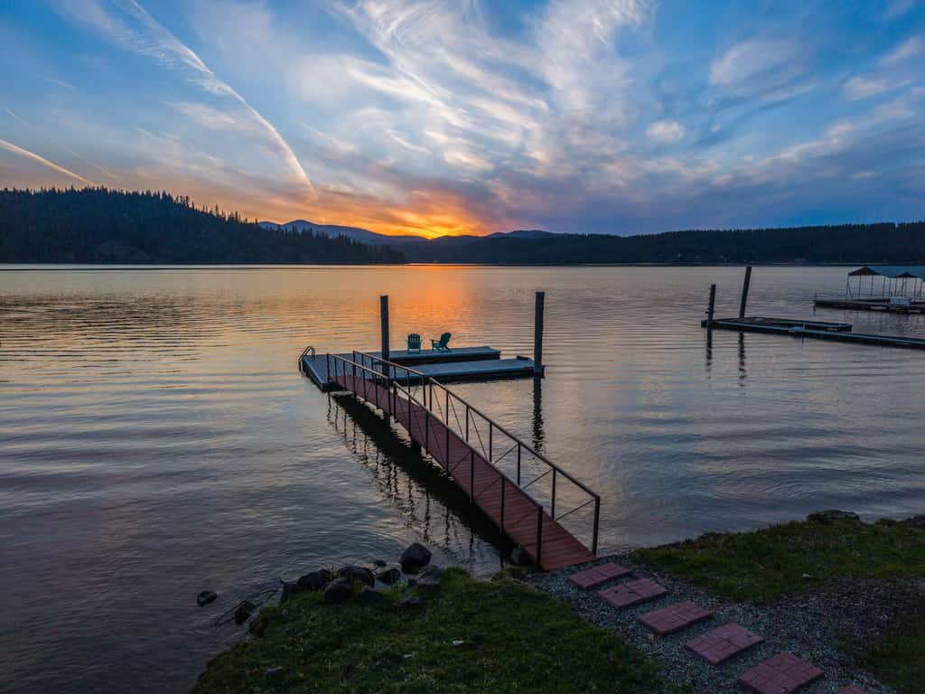 Cozy Lakefront Cabin | Private Dock, Kayaks & BBQ