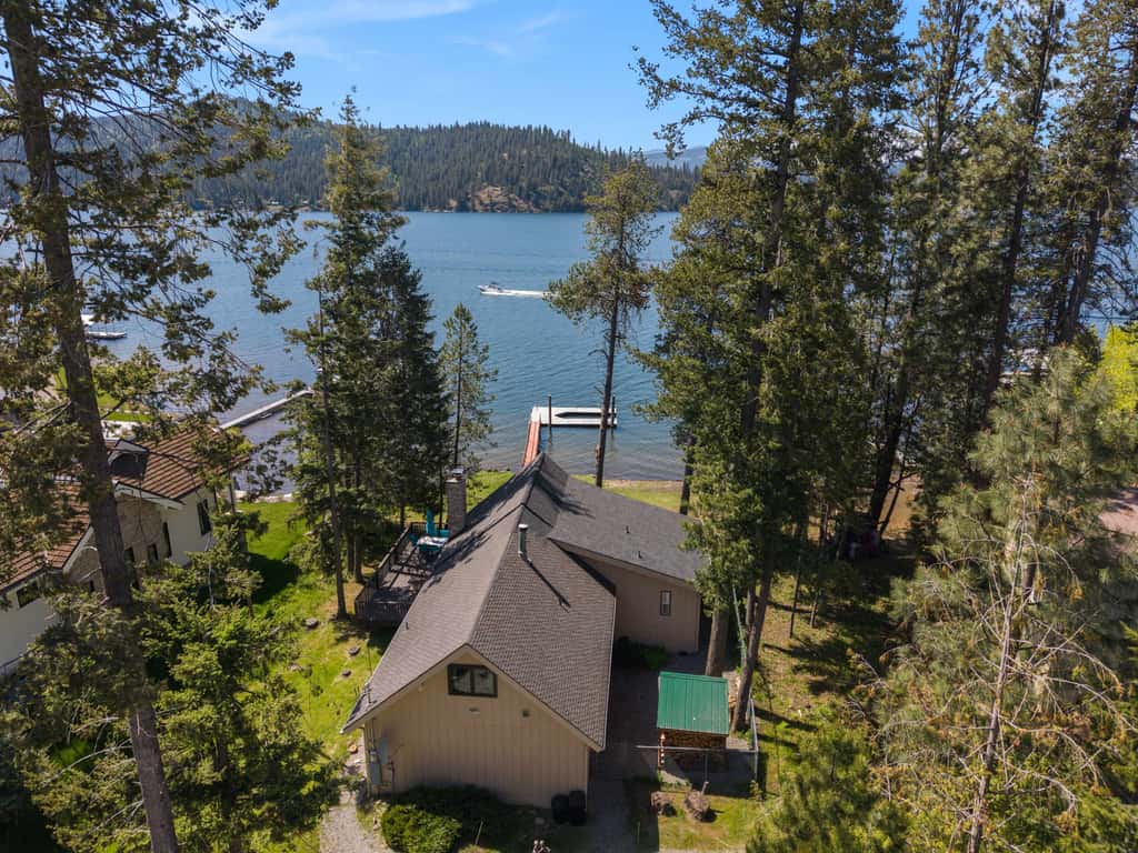 Cozy Lakefront Cabin | Private Dock, Kayaks & BBQ