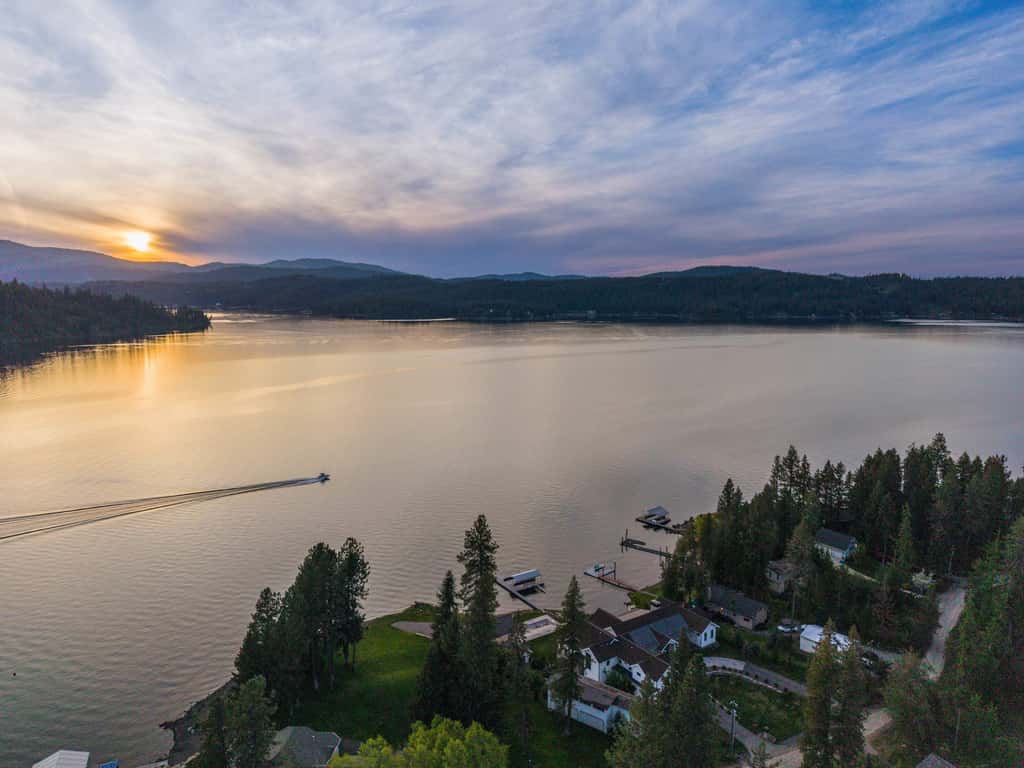 Cozy Lakefront Cabin | Private Dock, Kayaks & BBQ
