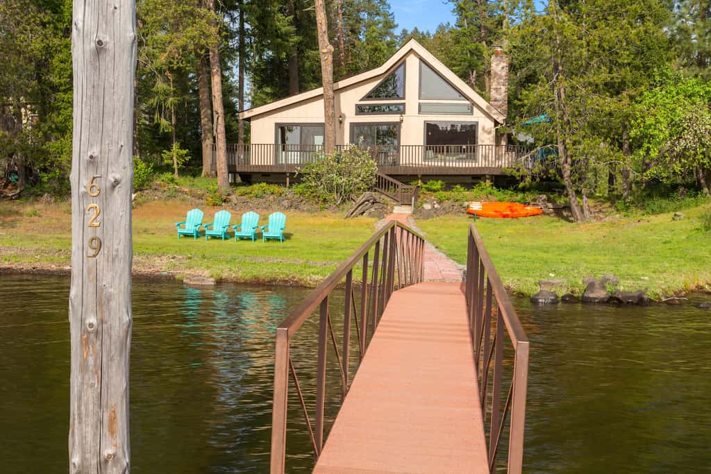 Cozy Lakefront Cabin | Private Dock, Kayaks & BBQ