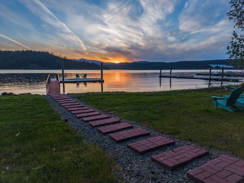 Cozy Lakefront Cabin | Private Dock, Kayaks & BBQ
