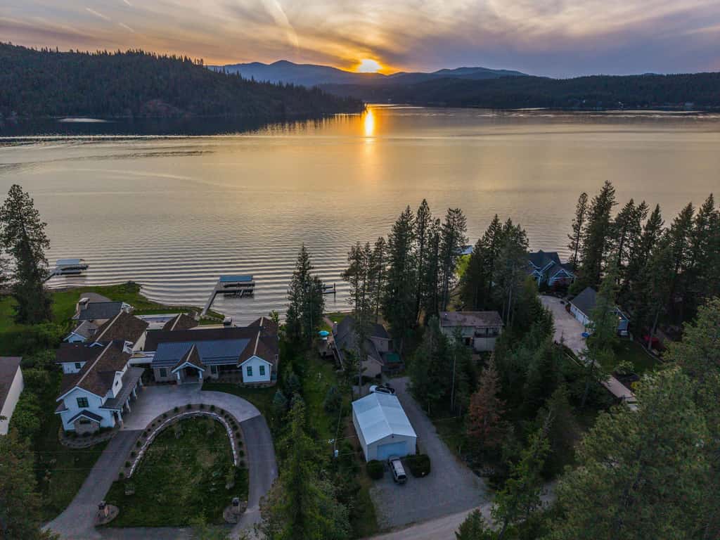 Cozy Lakefront Cabin | Private Dock, Kayaks & BBQ