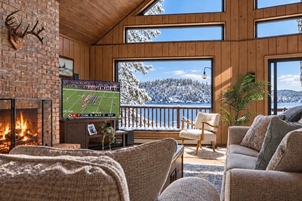 Tucked among the trees along the western shore of Lake Coeur d’Alene, this private cabin offers a true escape from the everyday. The 4-bedroom, 2-bathroom home accommodates up to 8 guests, with plenty of space to gather, unwind, and enjoy the lake. Spend your days kayaking from the private dock, relaxing on the deck, or enjoying a meal outdoors before settling in for a cozy evening by the fireplace.