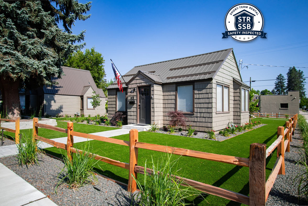 Charming CDA Getaway | Downtown, BBQ & Cozy Yard