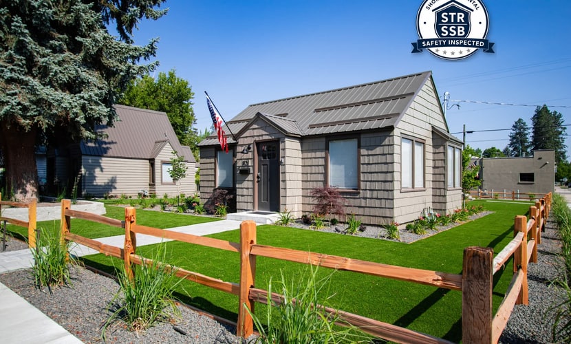 Unwind in this charming, single-level home in the heart of downtown Coeur d’Alene. Enjoy a comfortable king bedroom, full kitchen, cozy living area, in-home washer/dryer, and dedicated parking. Relax outside on the deck or gather around the fire table. Walk to Lake Coeur d’Alene, McEuen Park, Tubbs Hill, Sherman Ave, restaurants, shops, and the waterfront.