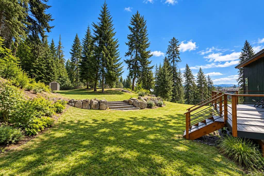 Escape to this stunning riverview house in Coeur d Alene featuring breathtaking mountain scenery and a private balcony. Perfect for families, this home offers a peaceful backyard, modern amenities, and easy access to local beaches, golf, and shopping. Whether you are cycling by the river or relaxing with board games, our home provides the ultimate Idaho retreat. Enjoy a fully equipped kitchen, comfortable king beds, and a laptop friendly workspace in a prime location designed for your perfect getaway.