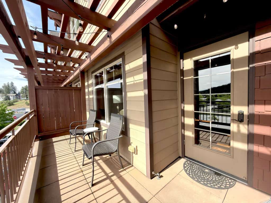 Wake up in your Riverstone condo, pour a coffee on your private balcony, and decide: walk downstairs to lunch or bike the Centennial Trail? This is what walkable living in Coeur d'Alene feels like — everything you want is steps away, no car required.