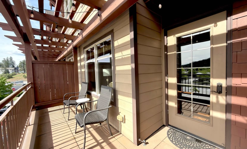 Enjoy a modern and comfortable escape in Riverstone, one of Coeur d’Alene’s most desirable areas. This thoughtfully designed 2-bedroom, 2-bathroom home features a private balcony, stylish interiors, and easy access to nearby dining, shops, walking trails, and outdoor activities. Whether you’re exploring downtown or enjoying a relaxing getaway, this inviting retreat offers the perfect home base.