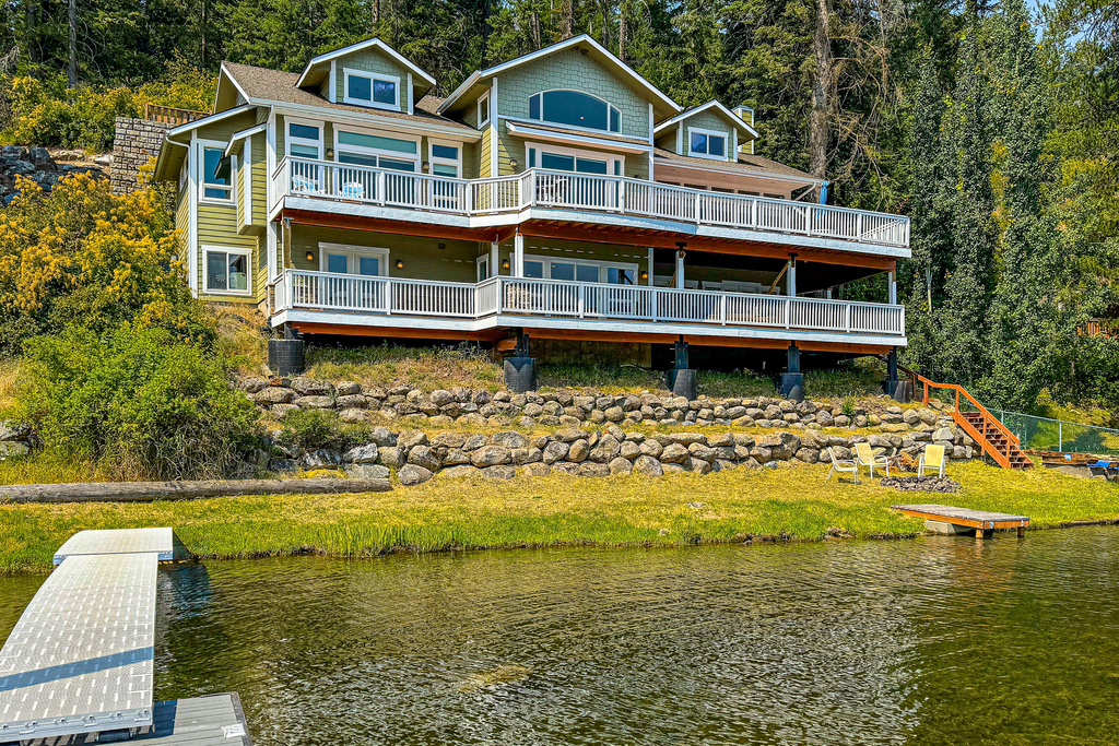 Relaxing Lakefront Custom Home in Coeur d’Alene