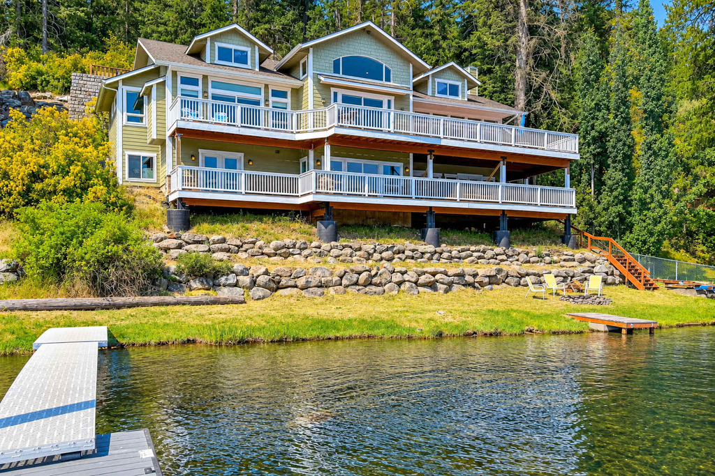 Relaxing Lakefront Custom Home in Coeur d’Alene