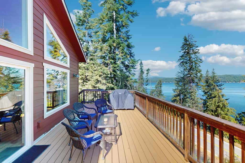 Cozy Lakeview Haven | Spacious Deck & BBQ