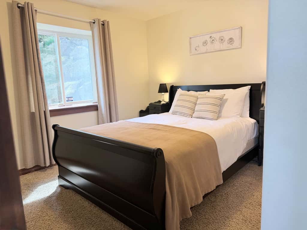 Cozy Lakeview Haven | Spacious Deck & BBQ