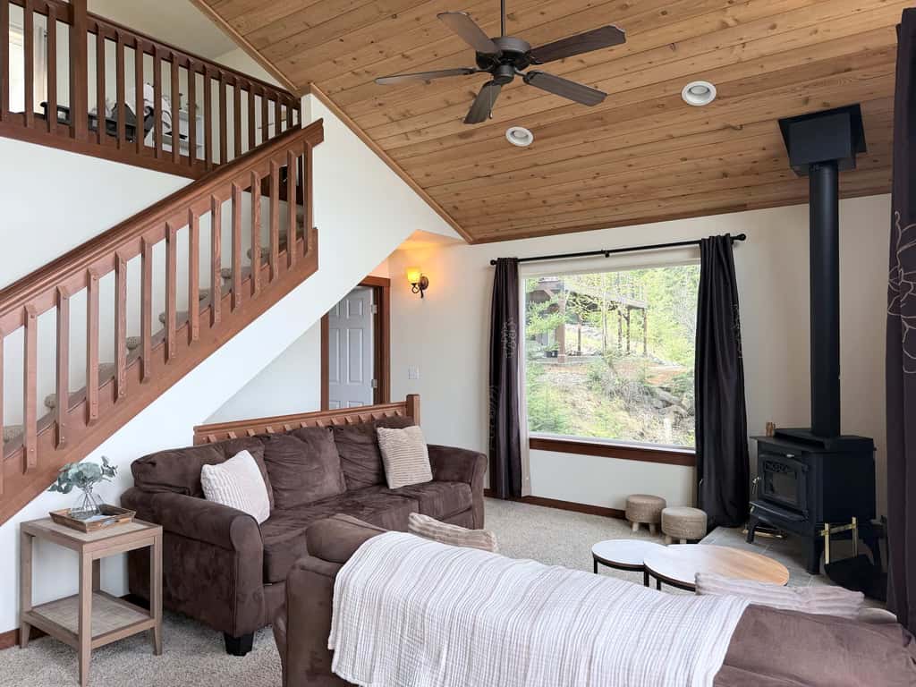 Cozy Lakeview Haven | Spacious Deck & BBQ