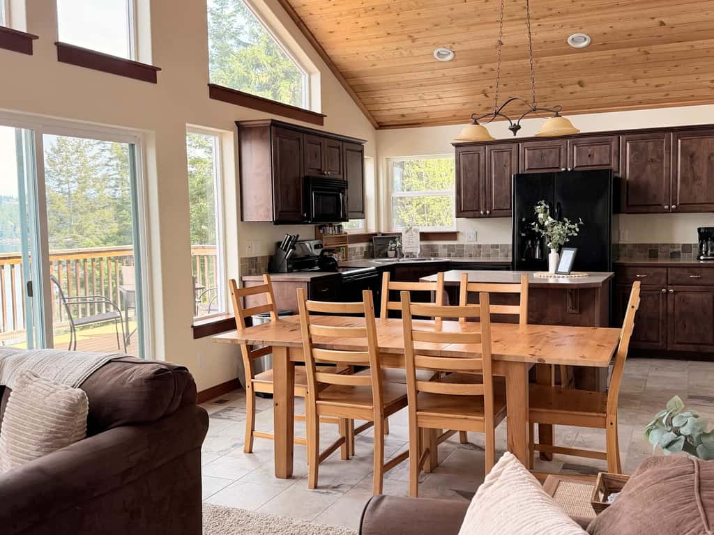 Cozy Lakeview Haven | Spacious Deck & BBQ