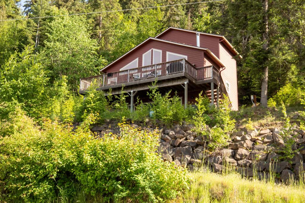 Cozy Lakeview Haven | Spacious Deck & BBQ