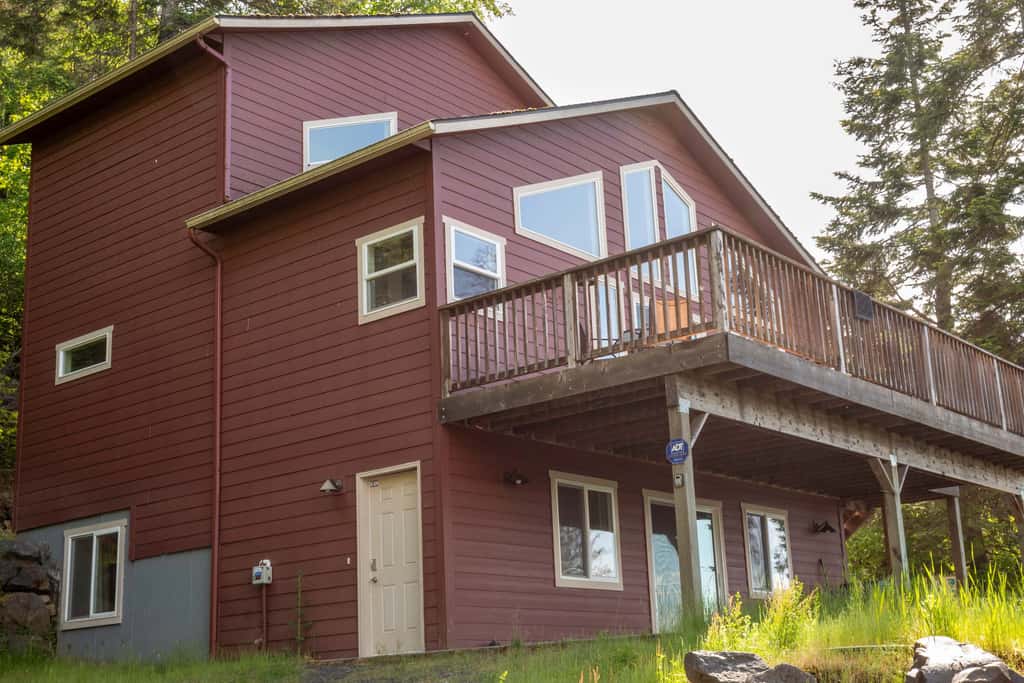 Cozy Lakeview Haven | Spacious Deck & BBQ