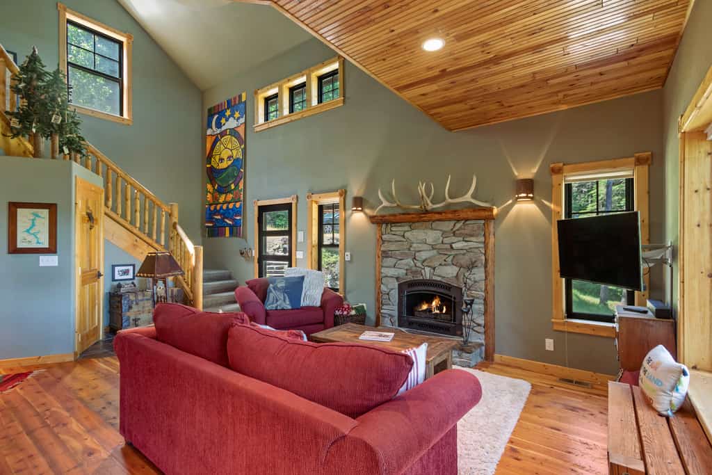 Escape to a serene lakeside retreat in Harrison, Idaho! This charming cabin offers stunning mountain and water views, perfect for a relaxing getaway. Explore the lake, enjoy the stars, and reconnect with loved ones in this peaceful haven.