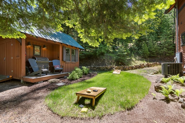 Tucked into the forested hills above Lake Coeur d'Alene, this cozy Harrison cabin sleeps 3 across two bedrooms. Unwind on the deck with sweeping lake and mountain views, gather around the stone fire pit, or warm up by the indoor fireplace. Enjoy a fully equipped kitchen, smart TV, and keyless self-check-in. In winter, spot bald eagles along the lake. Come relax, recharge, and reconnect with nature!