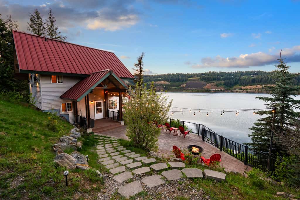 Escape to a peaceful lakefront getaway in this cozy 2-bedroom, 1.5-bathroom cabin on near Beauty Bay on Lake Coeur d’Alene. Sleeping up to 8 guests, the cabin features beautiful lake views, a private dock, deep-water access, a spacious deck, fire pit, and BBQ grill. Enjoy swimming, fishing, boating, eagle watching or relaxing by the water. Located in the quiet Beauty Bay area, it’s the perfect spot to unplug and enjoy North Idaho. 