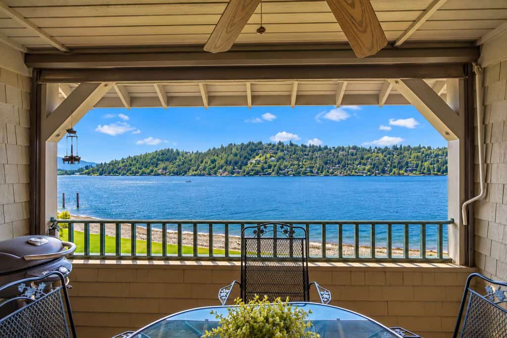 Relax and unwind in this cozy lakeside condo at Arrow Point on Lake Coeur d’Alene. Enjoy direct lake access, a private balcony with BBQ grill, and a comfortable open-concept living space with a gas fireplace and fully equipped kitchen. Guests also have access to a community indoor pool, beach, and covered parking. Perfect for a peaceful retreat surrounded by nature and lake life.