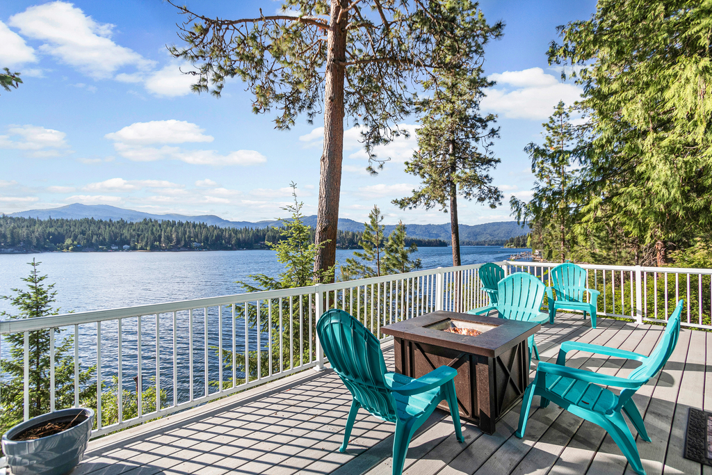 Peaceful Lakeside Escape | Private Dock + Kayaks