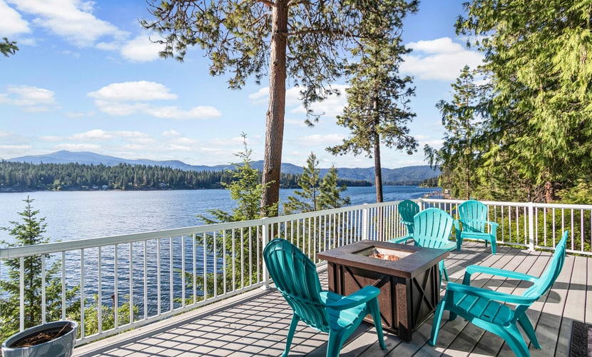 Escape to our Lakeside Cabin for an unforgettable getaway! Enjoy coffee on your private dock, paddle on the lake, and relax by the fire pit under the stars.