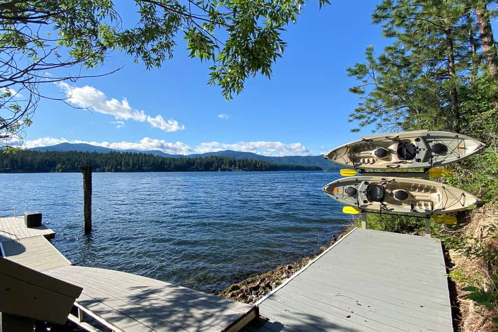 Slow down, reconnect, and enjoy lake life at this inviting Hayden Lake retreat. Spend your days out on the water, relax by the shoreline, or gather around the fire as the sun goes down. With plenty of space to settle in and a peaceful setting away from the crowds, it’s an easy place to make the most of a getaway with family or friends.