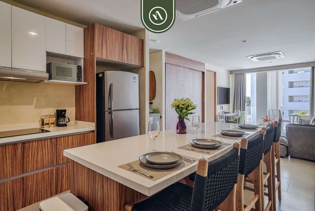 Luxury 2 BR Condo Near Beaches - Pools - Gym