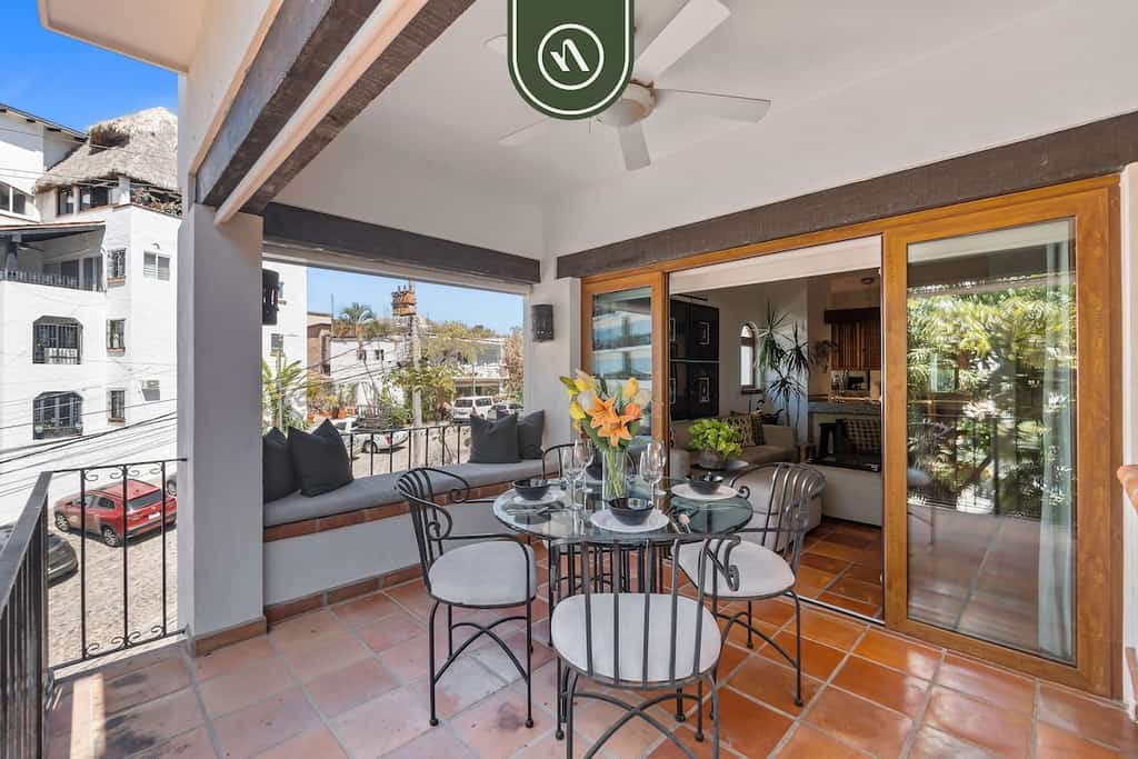 Selva Romantica Safari 2 | 2BR/2BA Puerto Vallarta, pool, gym & balcony
