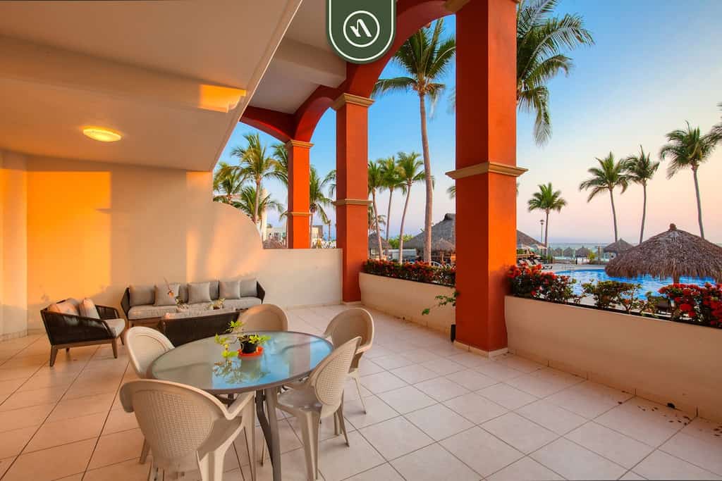 Playa Royale 2BR/2BA Nuevo Vallarta | Beach, pool