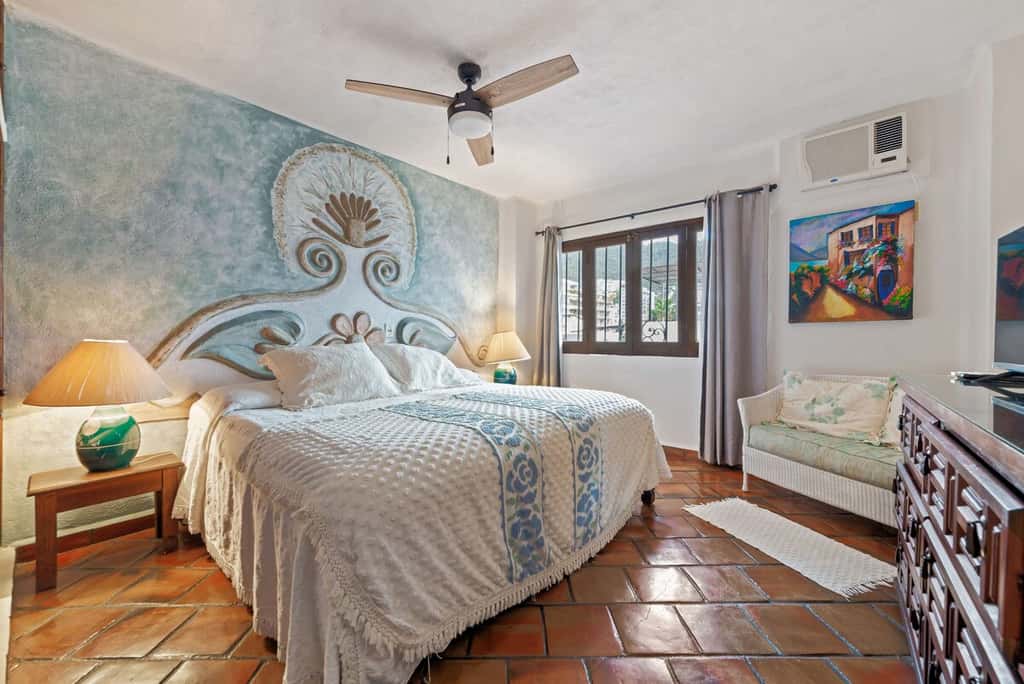 303 Vista del Sol