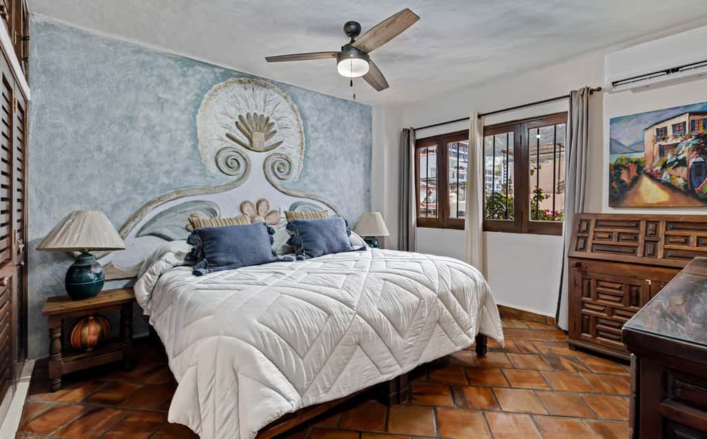 303 Vista del Sol