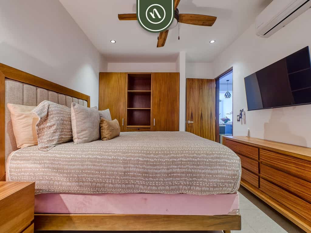 Versalles 204 2BR/2BA | Pool, Balcony, Downtown