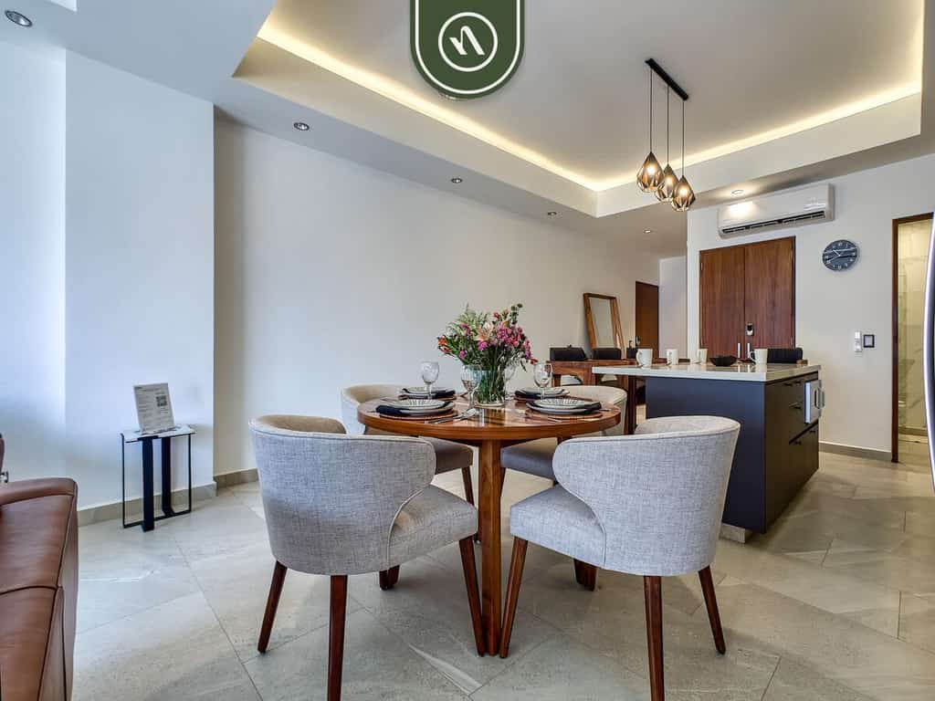 Versalles 204 2BR/2BA | Pool, Balcony, Downtown