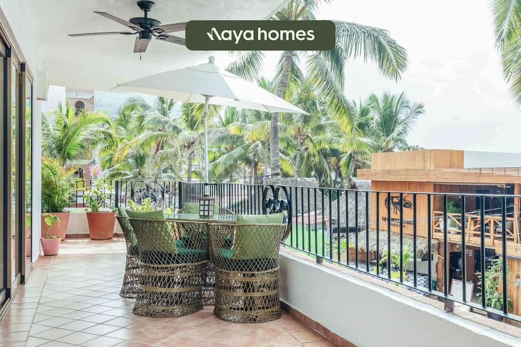 Beachfront 2BR/2BA Condo with Spectacular Ocean Views,