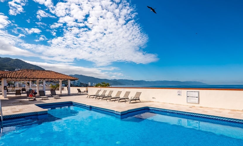 Beachfront 2BR/2BA Condo with Spectacular Ocean Views,