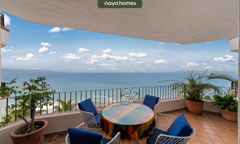 2BR/2BA Zona Romántica condo near beach, pool & AC